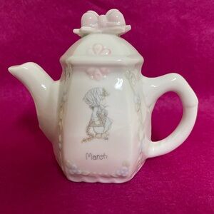 Vintage Enesco Precious Moments 1993
Teapot March Decoration Figurine